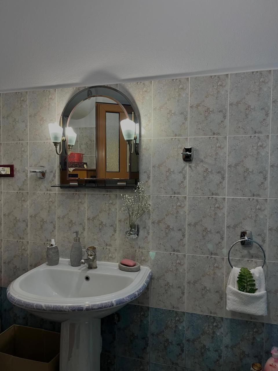 Andria'S Apartment Gjirokastër 外观 照片